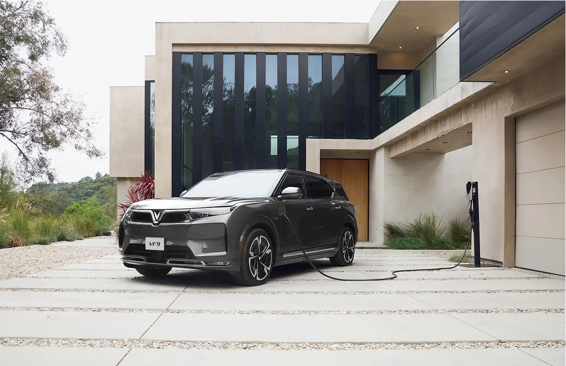 VinFast VF9 góc bên sang trọng