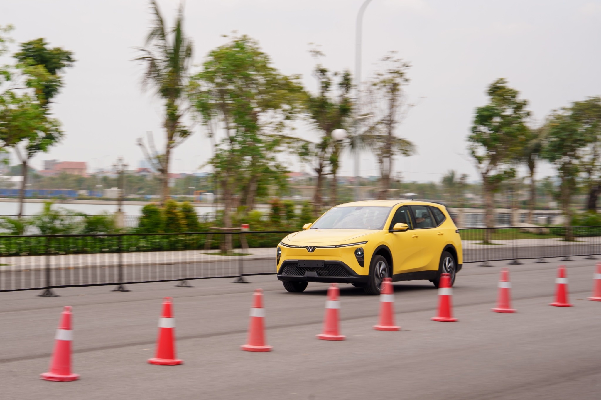 Nội thất rộng rãi VinFast Limo Green