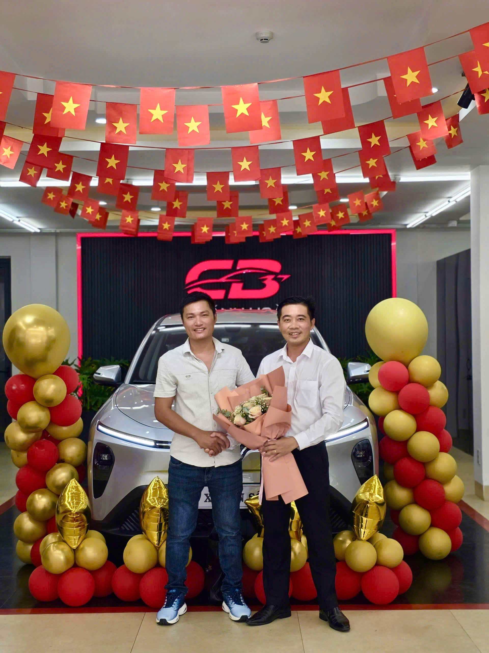 Giao xe VinFast - dọc 2